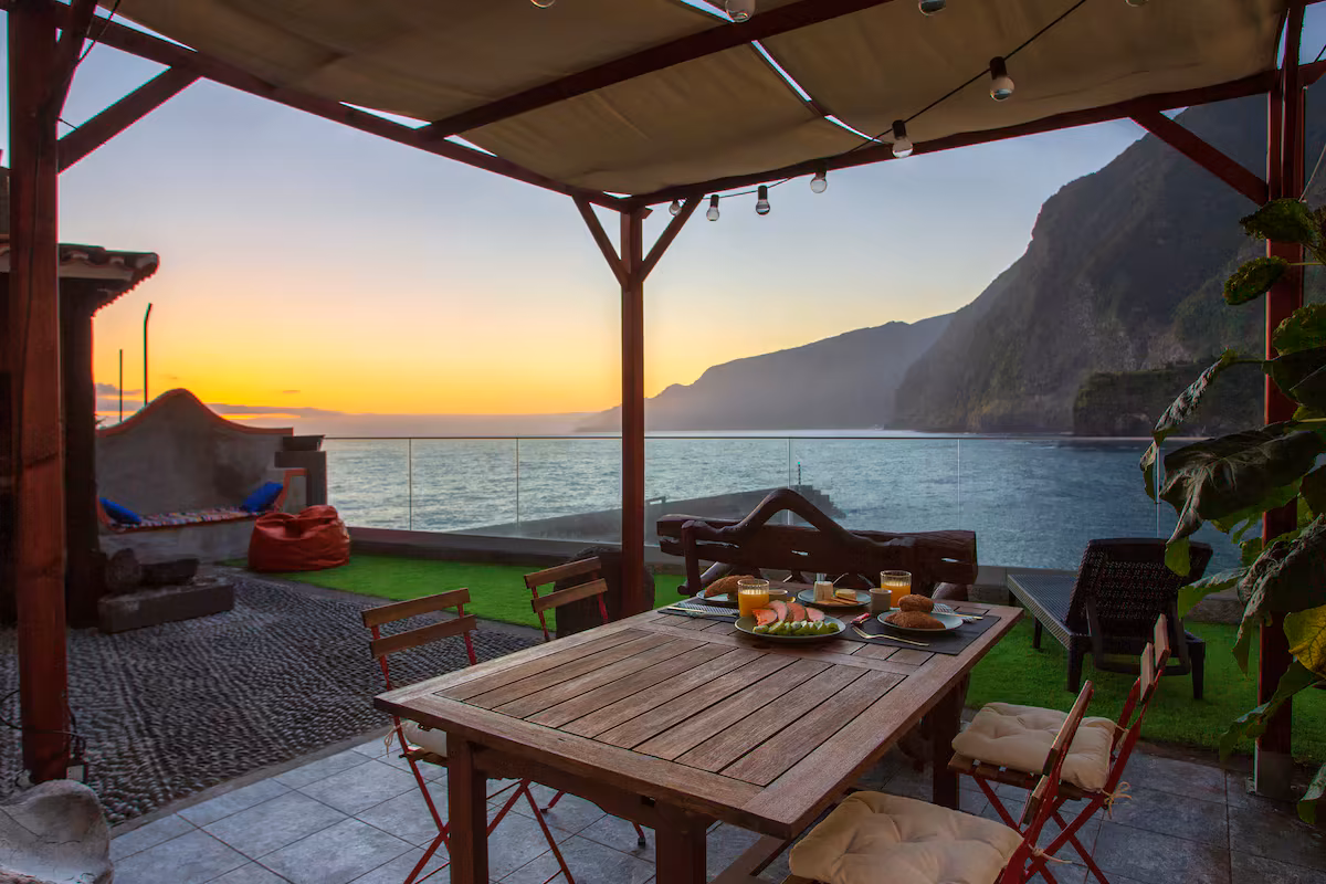 Black Sand Beach House — photo 1